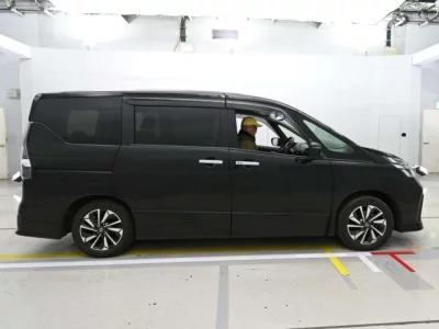 Nissan SERENA  с аукциона в Японии