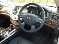 Nissan FUGA лот № 36475 оценка 5  с аукциона в Японии 8