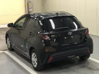 Toyota YARIS лот № 3002 оценка 4  с аукциона в Японии 1