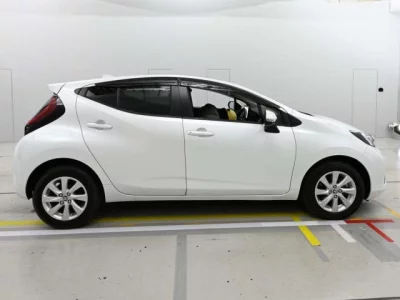 Toyota AQUA  с аукциона в Японии