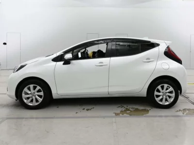 Toyota AQUA  с аукциона в Японии