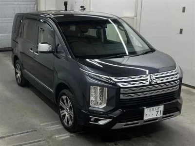 Mitsubishi DELICA D5