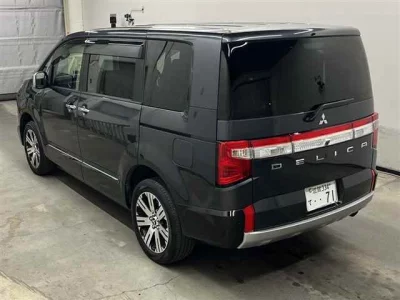 Mitsubishi DELICA D5