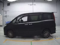 Toyota NOAH лот № 30480 оценка RA  с аукциона в Японии 3