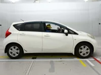 Nissan NOTE лот № 30494 оценка 3.5  с аукциона в Японии 2