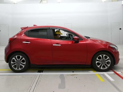 Mazda DEMIO  с аукциона в Японии