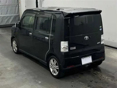 Toyota PIXIS SPACE  с аукциона в Японии