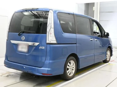 Nissan SERENA  с аукциона в Японии