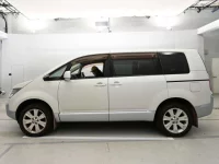 Mitsubishi DELICA D5 лот № 30637 оценка 3.5  с аукциона в Японии 3