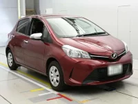 Toyota VITZ лот № 30642 оценка 3.5  с аукциона в Японии 4