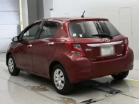 Toyota VITZ лот № 30642 оценка 3.5  с аукциона в Японии 5