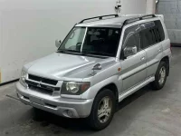 Mitsubishi PAJERO IO лот № 90117 оценка 3  с аукциона в Японии 3
