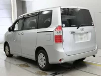 Toyota NOAH лот № 30661 оценка 3.5  с аукциона в Японии 5