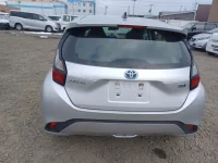 Toyota AQUA лот № 24522 оценка 4  с аукциона в Японии 3