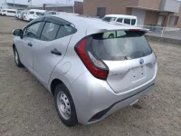 Toyota AQUA лот № 24522 оценка 4  с аукциона в Японии 4