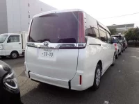 Toyota NOAH лот № 21 оценка R  с аукциона в Японии 1