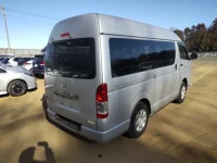 Toyota HIACE VAN лот № 28029 оценка 3.5  с аукциона в Японии 2