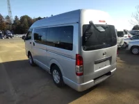 Toyota HIACE VAN лот № 28029 оценка 3.5  с аукциона в Японии 4