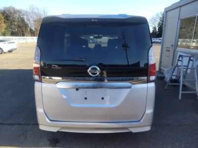 Nissan SERENA  с аукциона в Японии