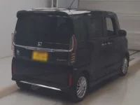 Honda N BOX лот № 3001 оценка R  с аукциона в Японии 1