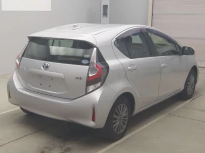 Toyota AQUA  с аукциона в Японии
