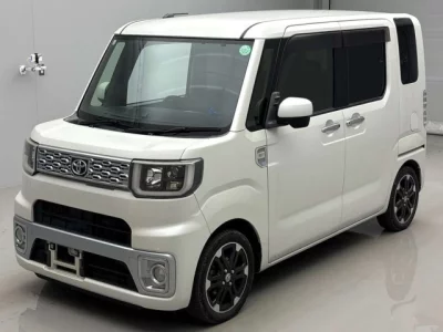 Toyota PIXIS MEGA  с аукциона в Японии