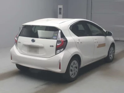 Toyota AQUA  с аукциона в Японии