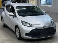 Toyota AQUA лот № 3079 оценка 4  с аукциона в Японии 3