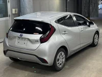 Toyota AQUA лот № 3079 оценка 4  с аукциона в Японии 4