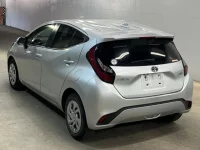 Toyota AQUA лот № 3079 оценка 4  с аукциона в Японии 1