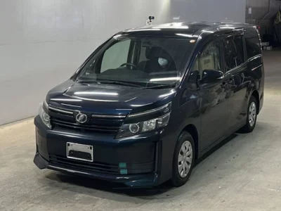 Toyota VOXY  с аукциона в Японии