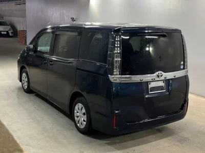 Toyota VOXY  с аукциона в Японии