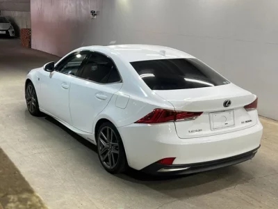 Lexus IS