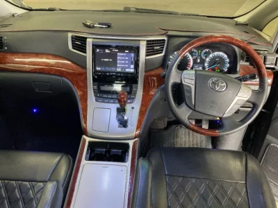 Toyota VELLFIRE  с аукциона в Японии