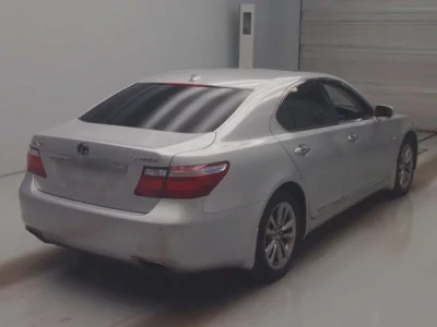 Lexus LS  с аукциона в Японии