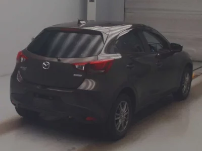 Mazda DEMIO  с аукциона в Японии