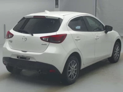 Mazda DEMIO  с аукциона в Японии