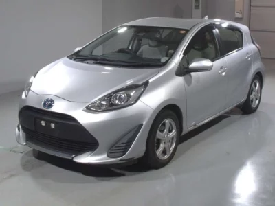 Toyota AQUA  с аукциона в Японии