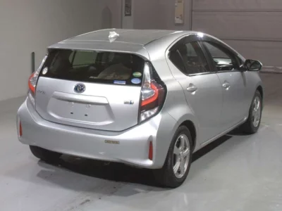 Toyota AQUA  с аукциона в Японии