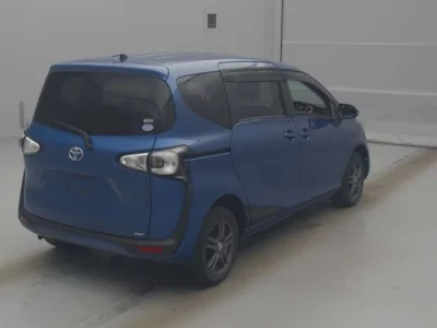Toyota SIENTA  с аукциона в Японии