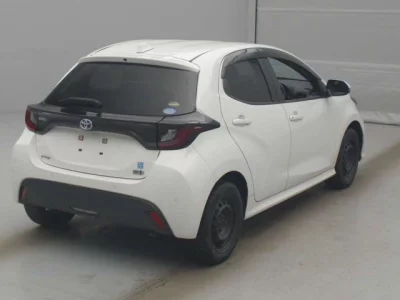 Toyota YARIS  с аукциона в Японии