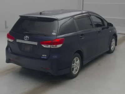 Toyota WISH  с аукциона в Японии