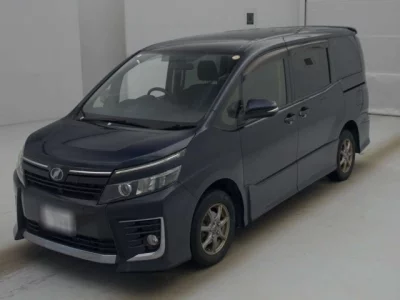 Toyota VOXY  с аукциона в Японии