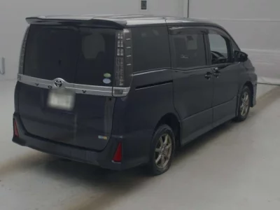 Toyota VOXY  с аукциона в Японии