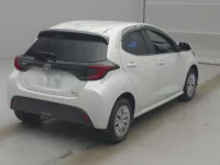 Toyota YARIS лот № 72026 оценка 3.5  с аукциона в Японии 1