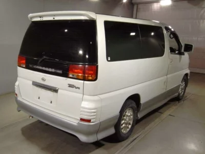 Nissan ELGRAND  с аукциона в Японии
