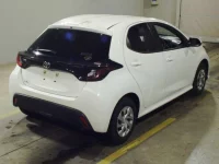 Toyota YARIS лот № 6045 оценка 3.5  с аукциона в Японии 1