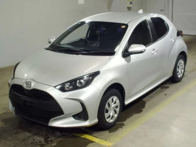 Toyota YARIS  с аукциона в Японии