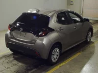 Toyota YARIS лот № 6023 оценка 3  с аукциона в Японии 1