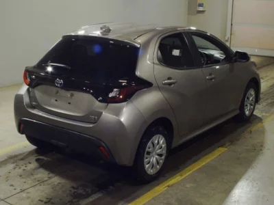 Toyota YARIS  с аукциона в Японии